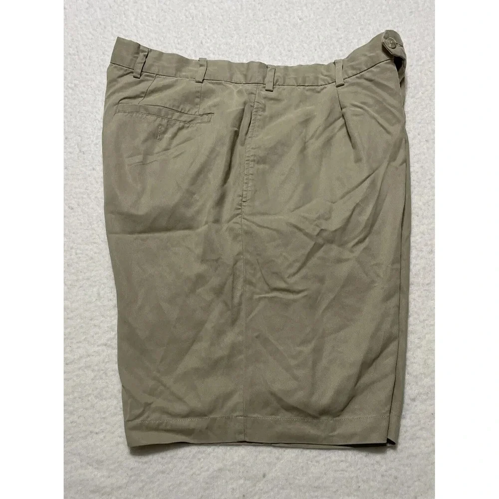 Tommy Bahama Shorts Men's 35 Beige Pleated Front Shorts